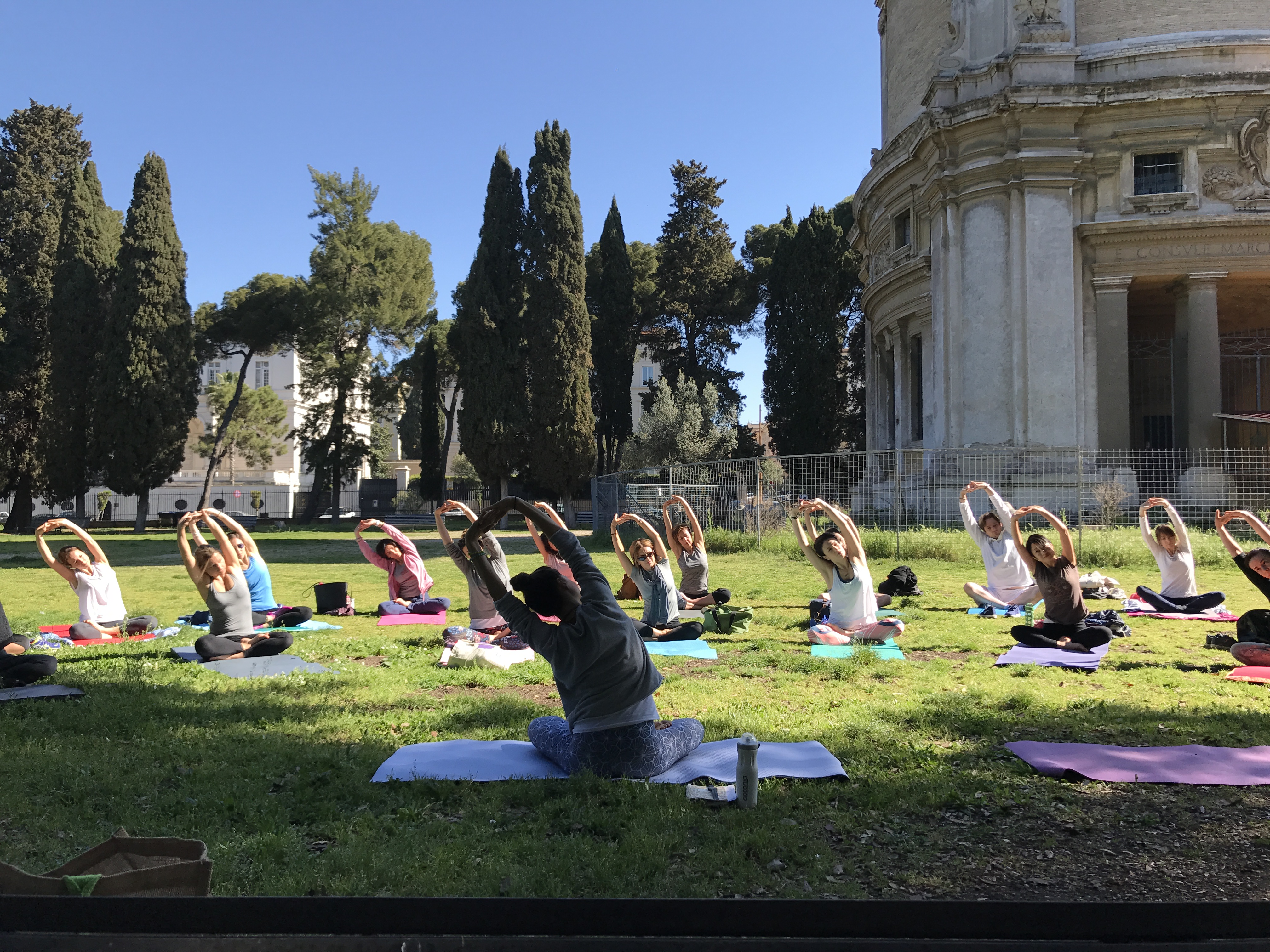 Scopri il tuo femminile sacro, risveglia il tuo potere! – Francesca de Luca  – Yoga2Live